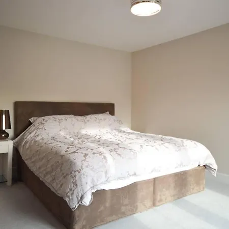 Luxury 5 Bedroom With Parking Bristol