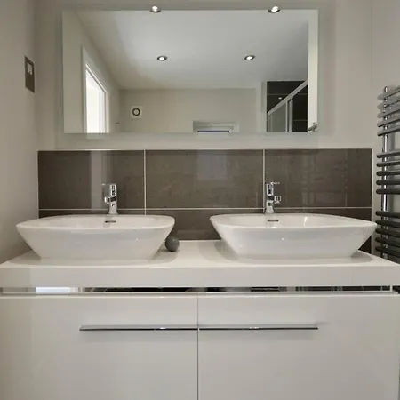 度假居 Luxury 5 Bedroom With Parking 布里斯托