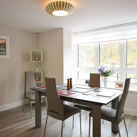 Luxury 5 Bedroom With Parking Holiday home Bristol