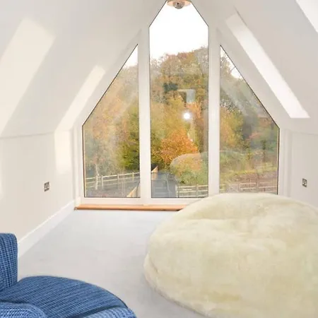 Luxury 5 Bedroom With Parking 布里斯托