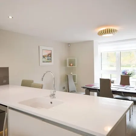 Luxury 5 Bedroom With Parking Bristol